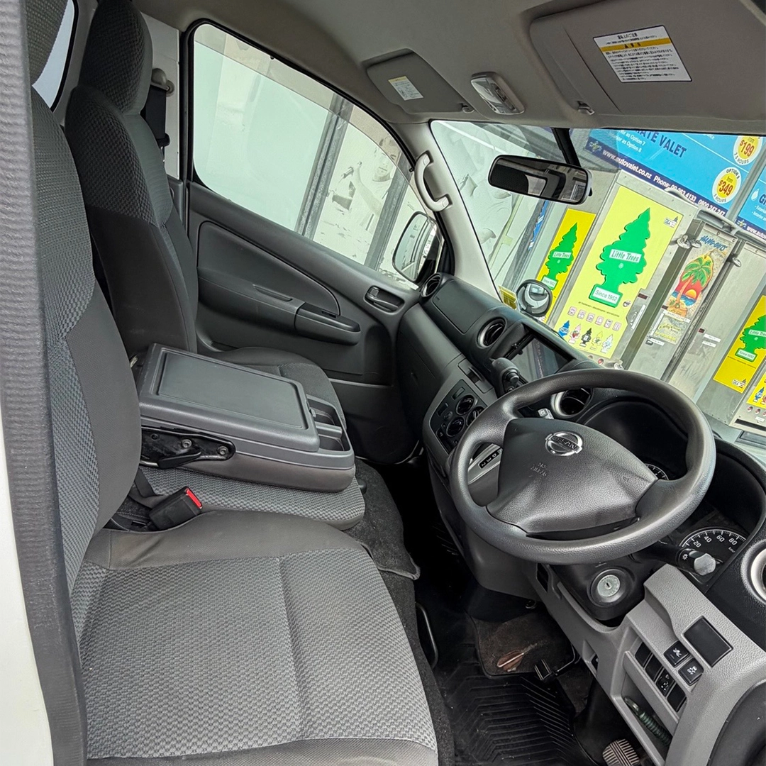 NISSAN NV350