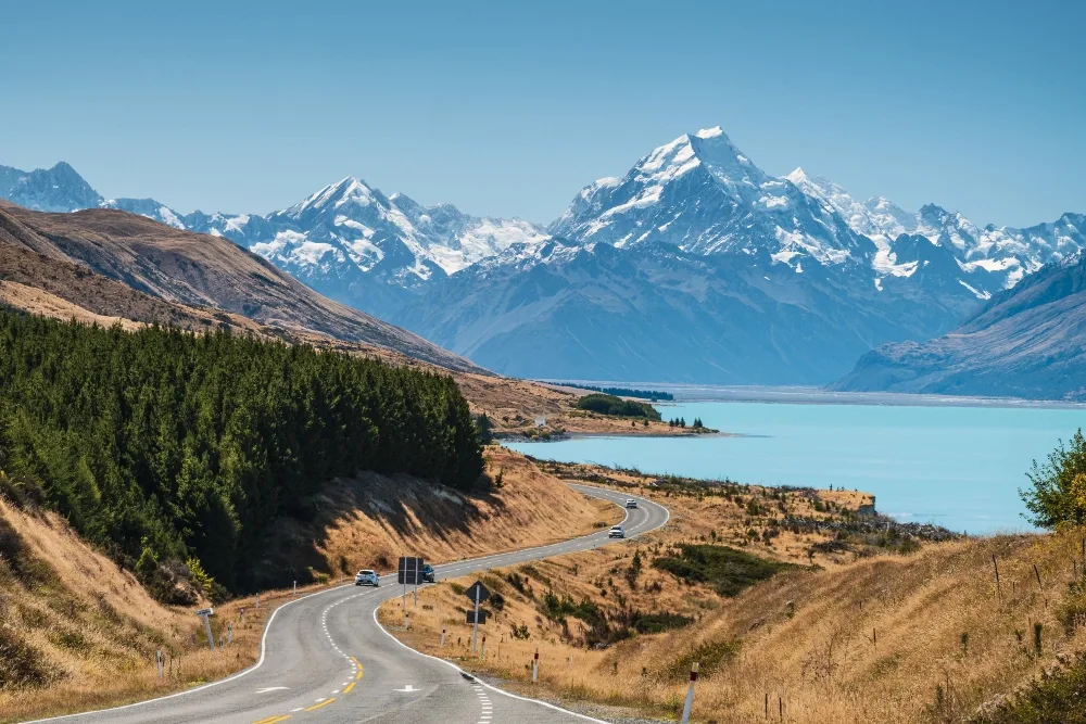 A paradise for adventure seekers — enjoy skiing, bungee jumping, or a peaceful lake cruise surrounded by mountains.